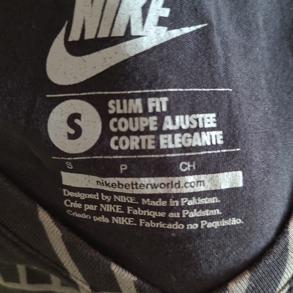 Nike - Black V-Neck T-Shirt - Size S - Picture 5 of 7